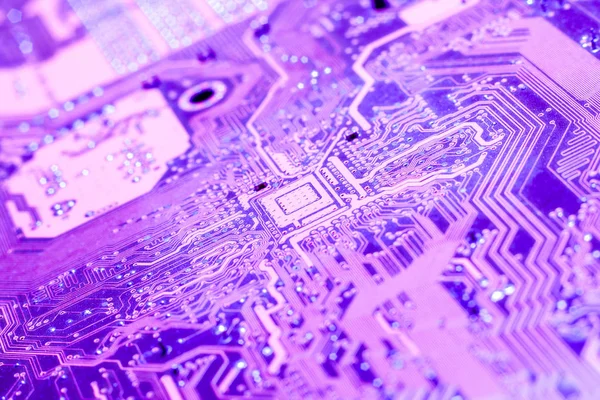 Bir baskılı devre kartı (Pcb) elektronik veya elektrikli bileşenler bakır iletken kayıtlarındaki kullanarak bağlanır. Transistörler, diyotlar, IC yongaları, Dirençler, konektörler ve kapasitörler üzerinde lehimli.