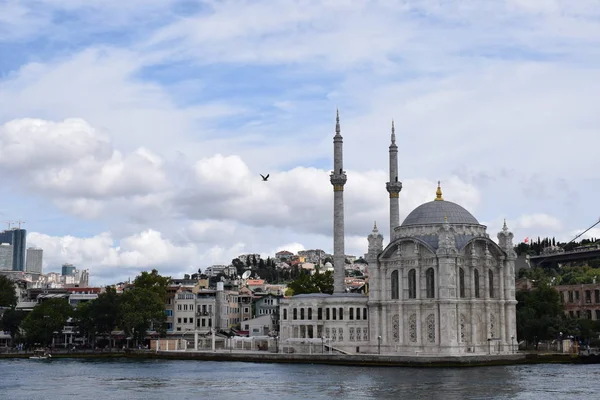 Boğaz ' resimde Camii