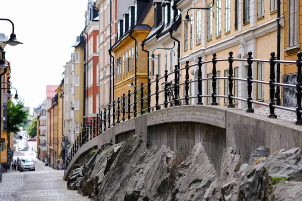 Evleri şehir merkezinde buzlu. Stockholm, İsveç