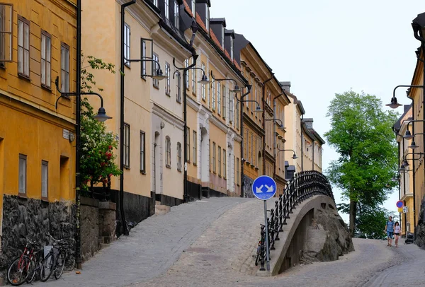 Gölün karşı tarafındaki Stockholm City Hall görüntülemek