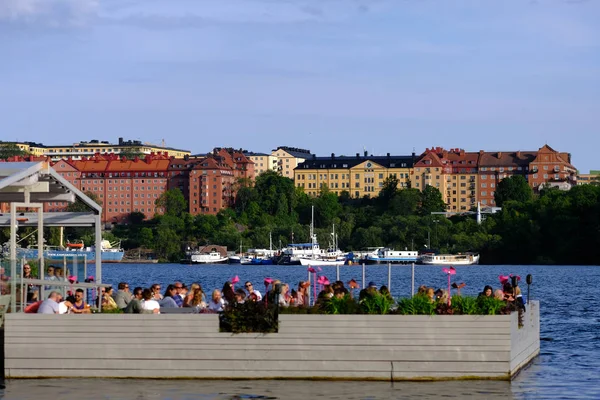 Gölün karşı tarafındaki Stockholm City Hall görüntülemek