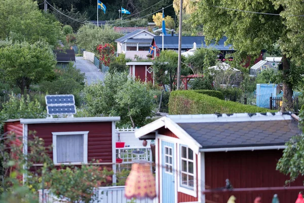 Stockholm, İsveç'te küçük çardaklar tipik İsveç şehir bahçeleri