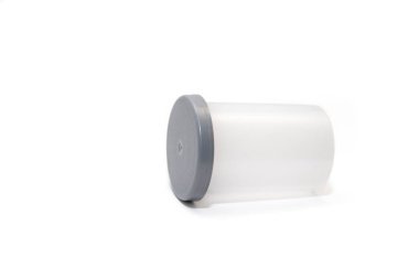 beyaz zemin üzerine plastik konteyner