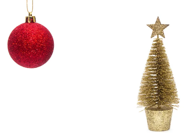 Vánoční Hračky Lesklý Červený Míček Zlatý Strom Nový Rok Izolované — Stock fotografie