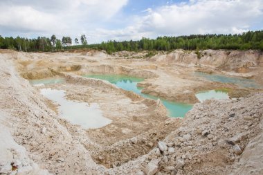 Açık çukur beyaz çin kil cevheri kaolin ocağı maden madencilik teknolojisi