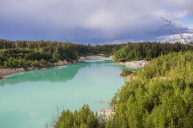 Açık çukur beyaz çin kil cevheri kaolin ocağı maden madencilik teknolojisi