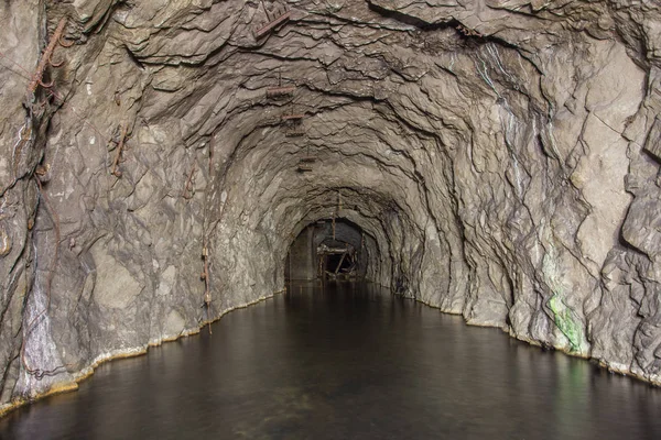 Antigua Mina Mineral Hierro Túnel Subterráneo Inundado Agua Madera — Foto de Stock