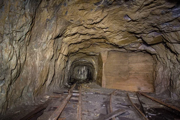 Túnel Mina Minério Ferro Abandonado Subterrâneo — Fotografia de Stock