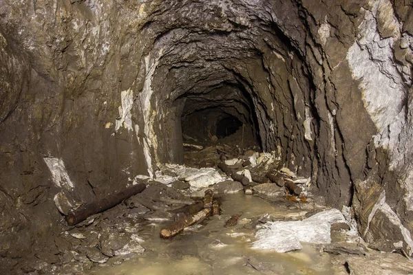 Túnel Minas Mineral Hierro Fondo Abandonado Con Maderas Madera Hundidas — Foto de Stock