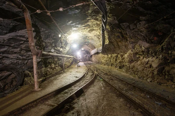 Túnel Mina Oro Con Ferrocarriles —  Fotos de Stock