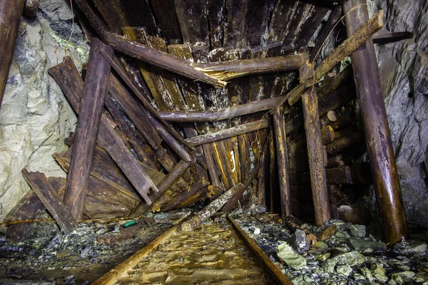 Deriva Túnel Eixo Minério Ouro Com Madeira Madeira Subterrânea Abandonada — Fotografia de Stock