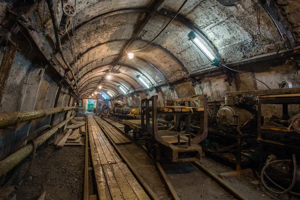 Подземный Шахтный Тоннель Рельсами Лицензионные Стоковые Фото