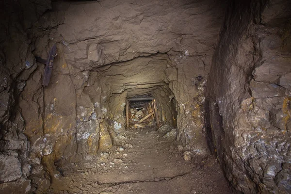 Dérive Tunnel Arbre Mine Avec Bois Charpente Souterrain Abandonné — Photo