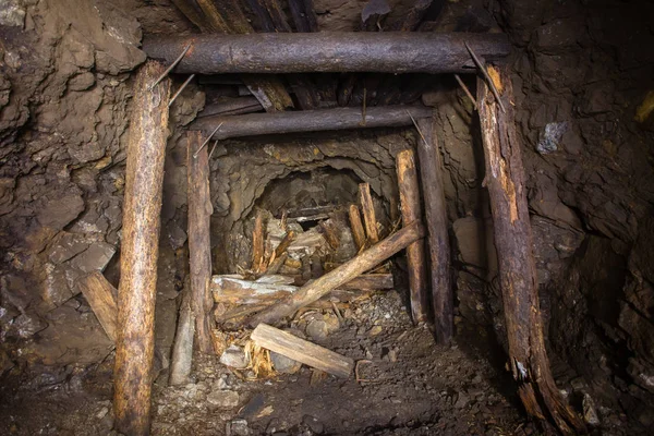 Deriva Del Túnel Del Eje Del Mineral Mina Oro Con — Foto de Stock