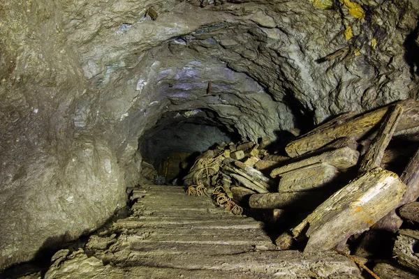 Underground Abandoned Iron Ore Mine Tunnel Collapsed Wooden Timbering — Stock Photo, Image