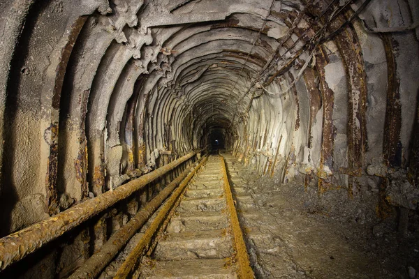 Túnel Eixo Minério Ouro Deriva Subterrânea Com Trilhos — Fotografia de Stock