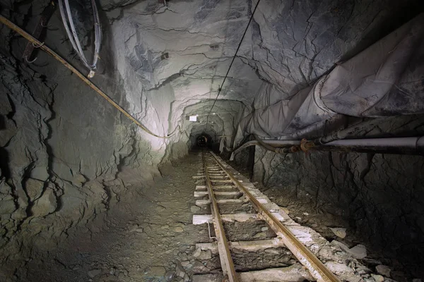 Minería Oro Túnel Eje Deriva Subterráneo Con Rieles — Foto de Stock