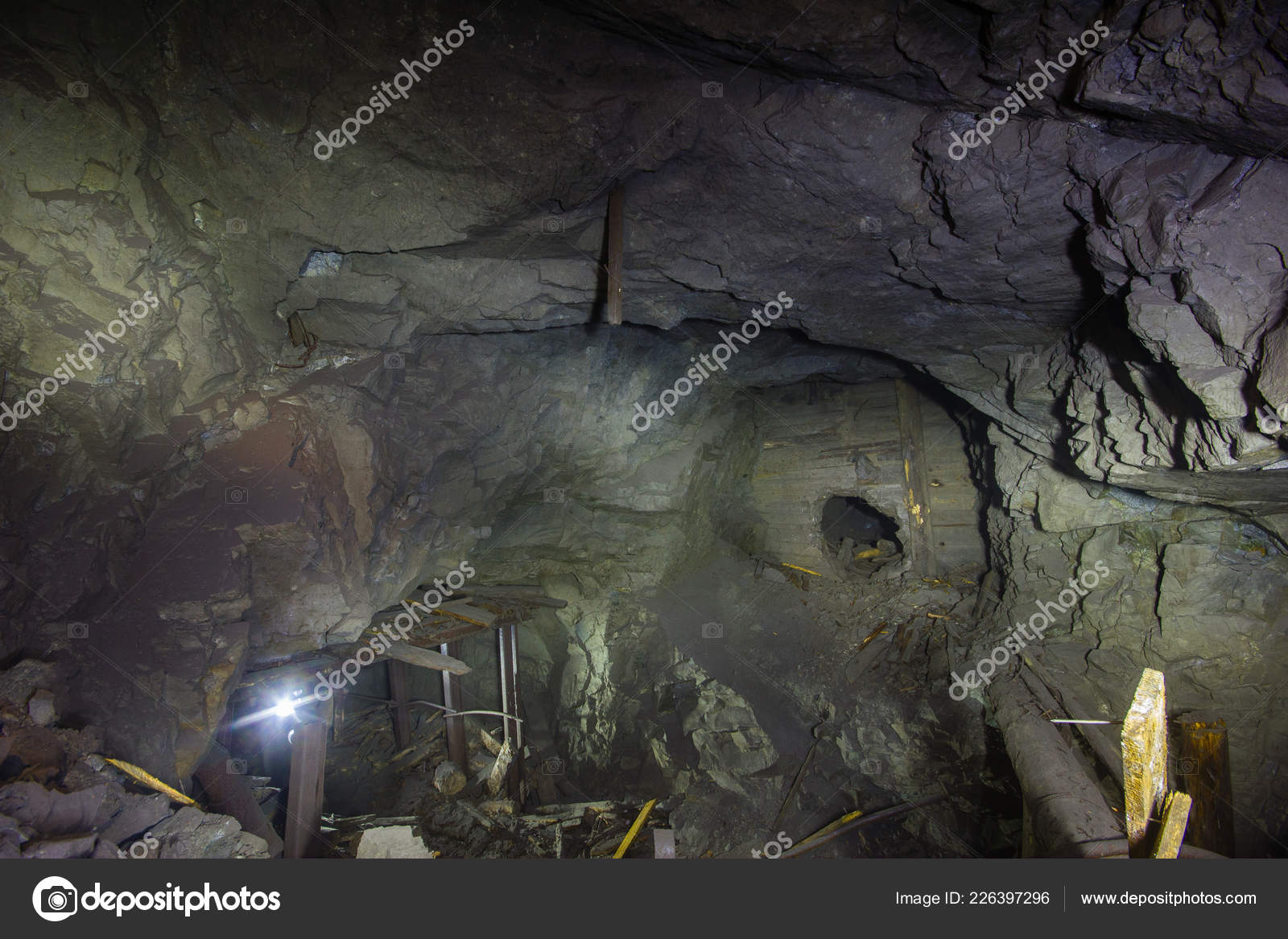 Deriva Tunel Eixo Mina Ouro Subterranea Abandonada Fotos Imagens De C Mishainik