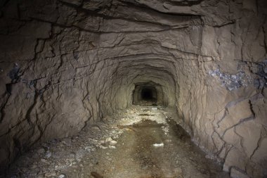 Altın madeni cevher şaft tünel sürüklenme yeraltı