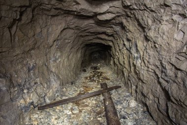 Altın madeni cevher şaft tünel sürüklenme yeraltı