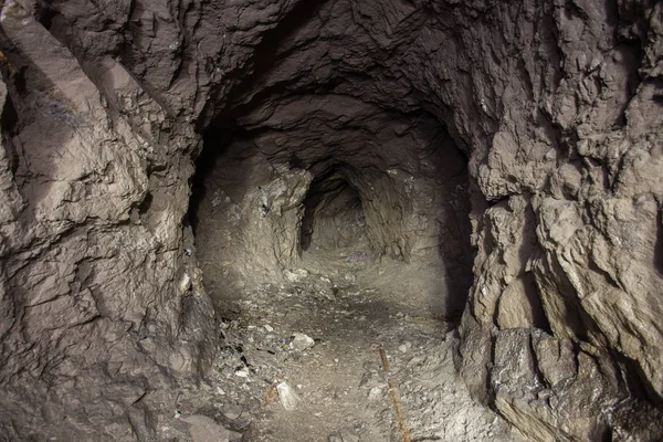 Altın madeni cevher şaft tünel sürüklenme yeraltı