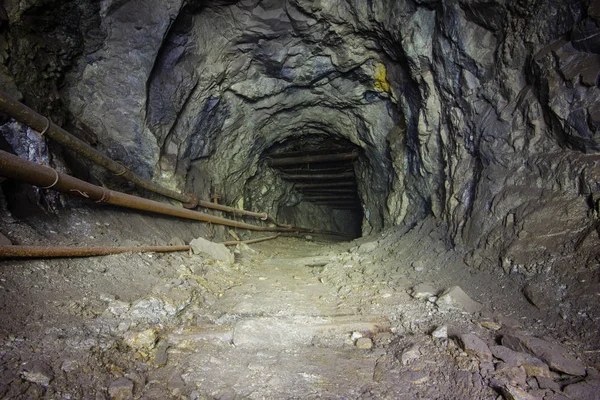Podziemny Opuszczony Tunel Kopalni Rudy Żelaza — Zdjęcie stockowe