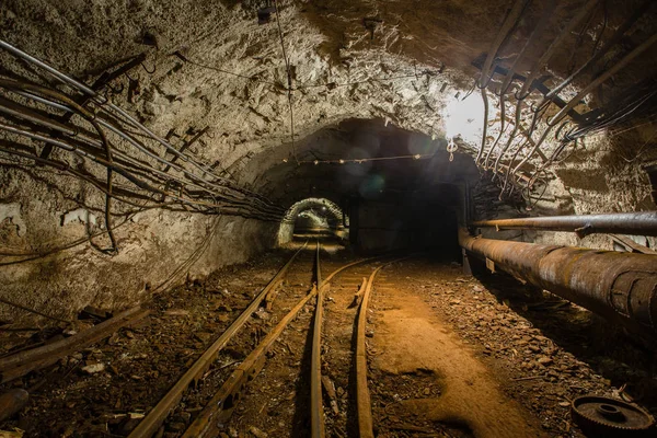 Deriva Del Túnel Subterráneo Mina Oro Con Rieles Luz — Foto de Stock