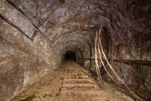 Underground Opuszczony Pasażu Galerii Tunelu Wału Kopalni Złota Miedź Kruszec — Zdjęcie stockowe