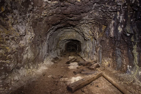 Underground Opuszczony Pasażu Galerii Tunelu Wału Kopalni Złota Miedź Kruszec — Zdjęcie stockowe