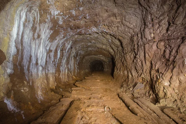 Подземный Заброшенный Коридор Шахты Золоторудного Рудника — стоковое фото
