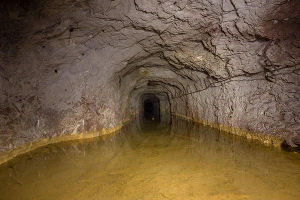 Souterrain Abandonné Mine Mine Cuivre Tunnel Galerie Passage Avec Eau — Photo