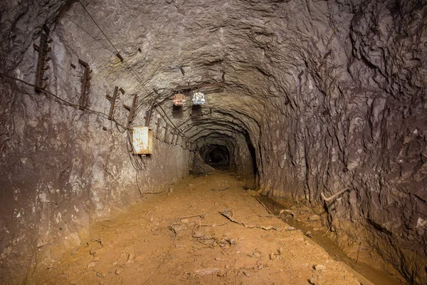 Underground Opuszczony Pasażu Galerii Tunelu Wału Kopalni Złota Miedź Kruszec — Zdjęcie stockowe