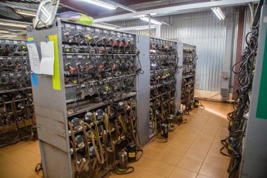 Altın madeni madencileri lambalar