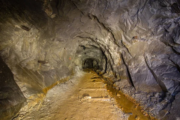 Podzemní Opuštěné Zlato Železo Ruda Šachta Tunel Galerie Průchod — Stock fotografie