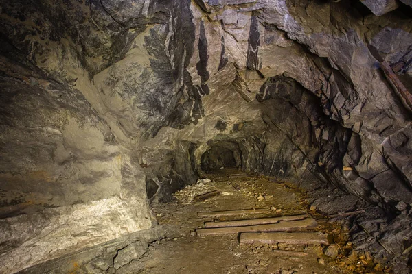 Underground Abandoned Gold Iron Ore Mine Shaft Tunnel Gallery Passage — Stock Photo, Image