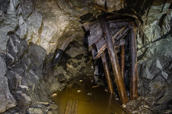 Subterráneo Abandonado Oro Mineral Hierro Mina Túnel Galería Paso Wtih — Foto de Stock