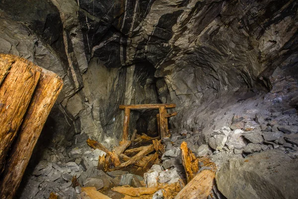 Paso Subterráneo Abandonado Galería Del Túnel Mina Mineral Hierro Oro — Foto de Stock