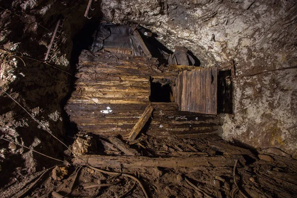 Subterráneo Abandonado Oro Mineral Hierro Mina Túnel Galería Puerta Madera — Foto de Stock