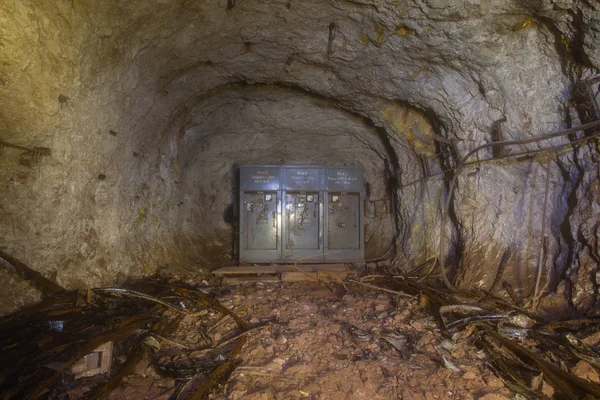 Puerta Subterránea Abandonada Puerta Del Túnel Mina Mineral Hierro Oro — Foto de Stock