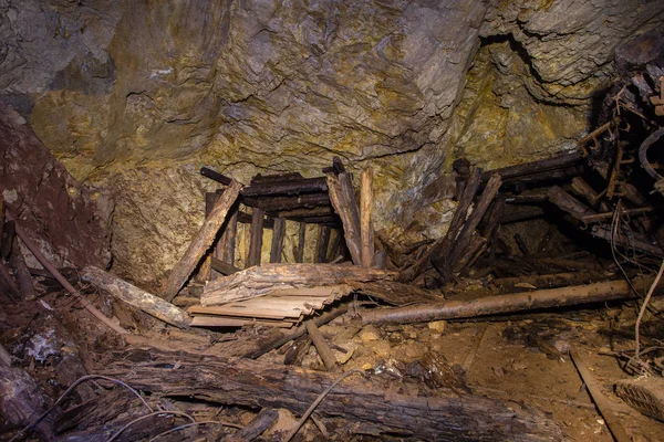 Subterráneo Abandonado Oro Mineral Hierro Mina Túnel Galería Paso Wtih — Foto de Stock