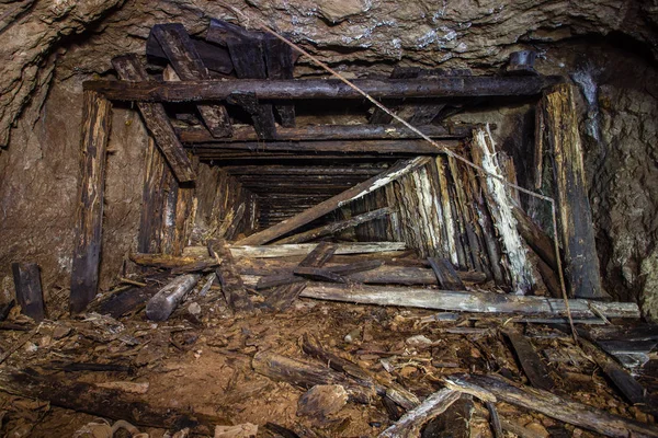 Subterráneo Abandonado Oro Mineral Hierro Mina Túnel Galería Paso Wtih — Foto de Stock