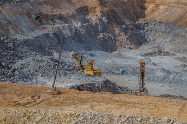 Açık çukur altın cevheri ocağı maden madencilik teknolojisi