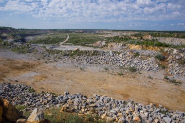 Açık çukur kireçtaşı ocağı maden madencilik teknolojisi