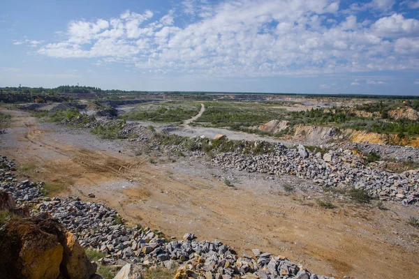 Açık çukur kireçtaşı ocağı maden madencilik teknolojisi