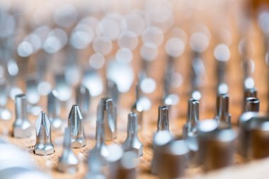 BITS (seçici odak) ahşap arka plan ile bir durumda araçlarıyla