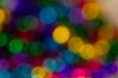 bokeh bulanıklık defokus parlak daireler noel ruh hali altın daireler parlak renkli bulanık boncuklar mavi kırmızı leylak kırmızı pembe renk daireler arka plan