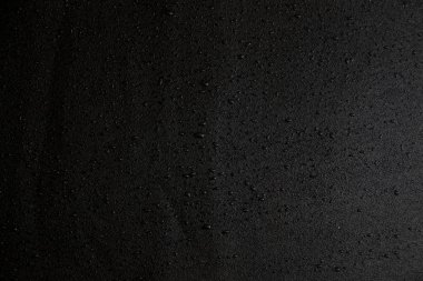 parlama ile su damlaları ile siyah arka plan