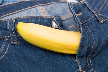 sarı muz bir fermuar lı mavi kot üst görünüm doku dışarı sopa