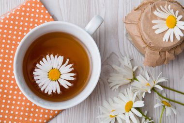 bir polka nokta kumaş çay çay ve papatya fincan dantel gri kahverengi bej fliwers olabilir