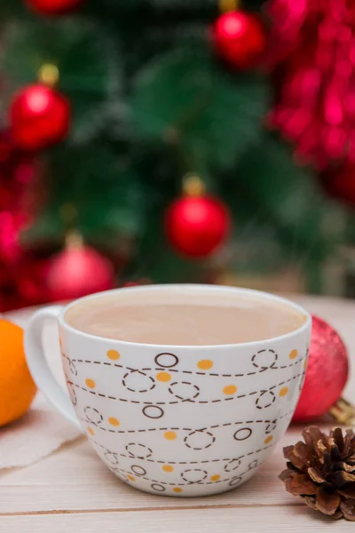 Чашка Кофе Фоне Праздничной Елки — стоковое фото